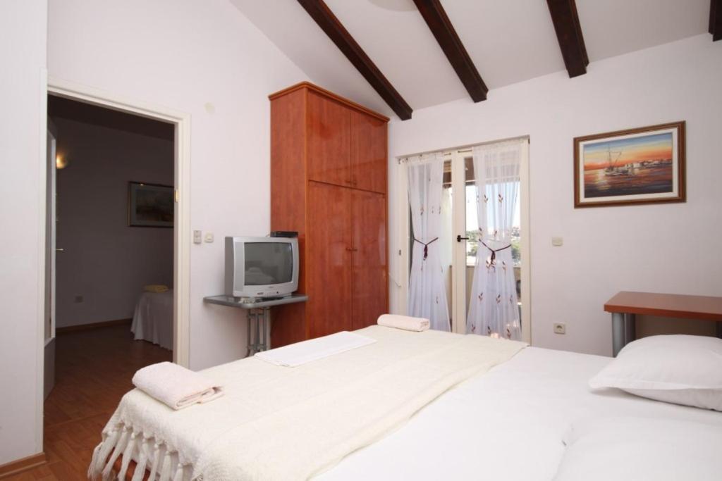 Apartments By The Sea Bilo, Primosten - 8364 Room photo
